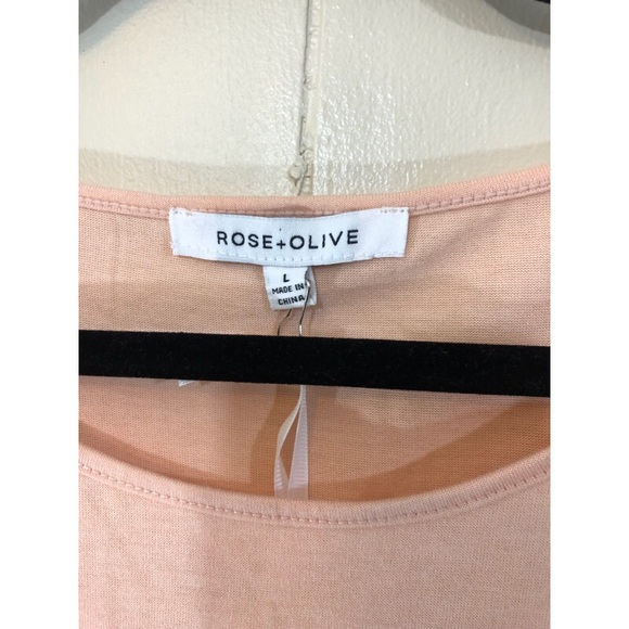 ⭐️HP⭐️ Rose + Olive light pink short sleeve blouse - Picture 3 of 4